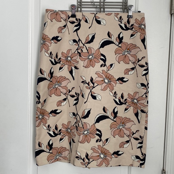 Ann Taylor Floral Pencil Skirt - Picture 1 of 2